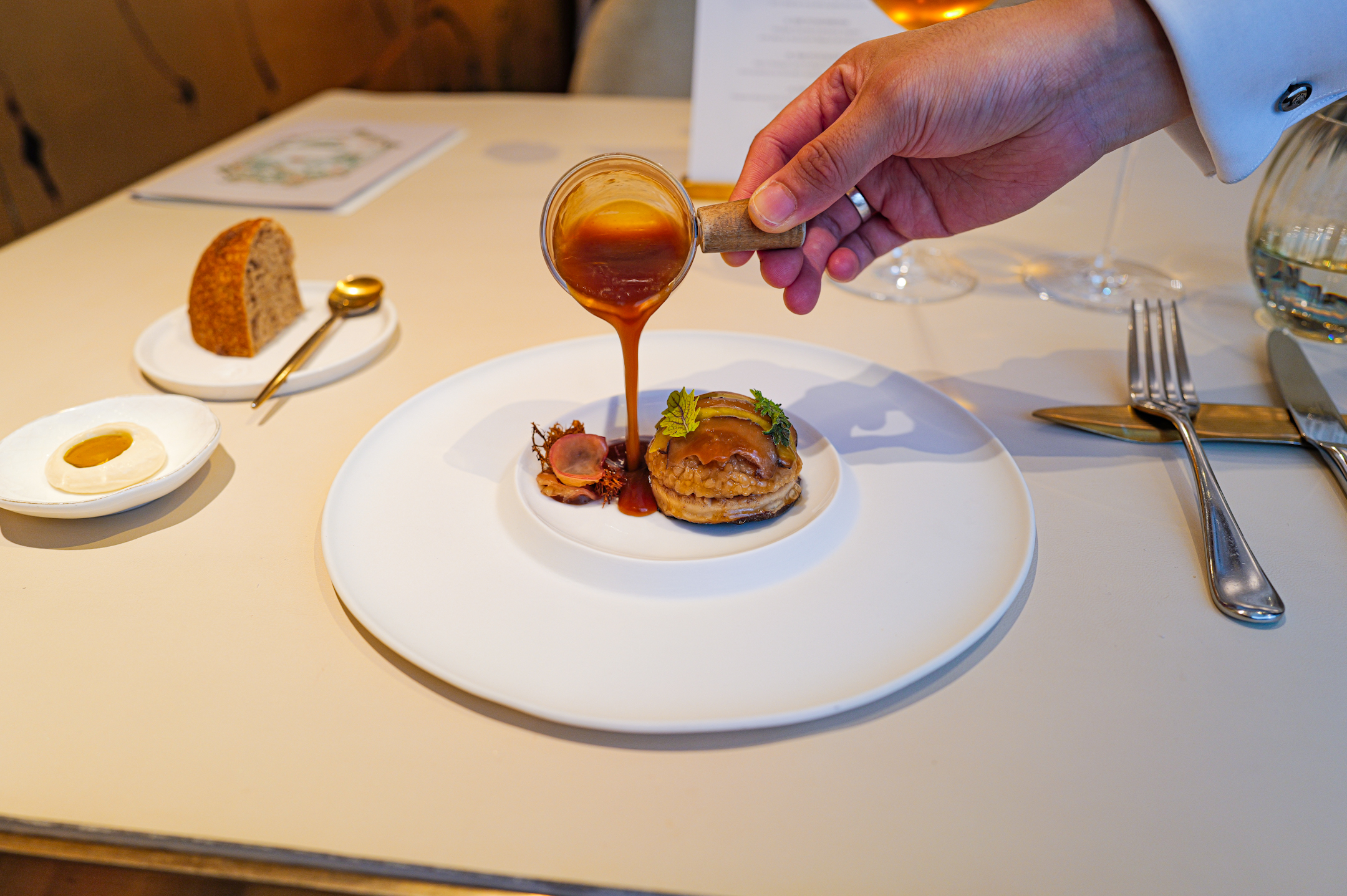 An.ode.to.mushroom.tatediningroom