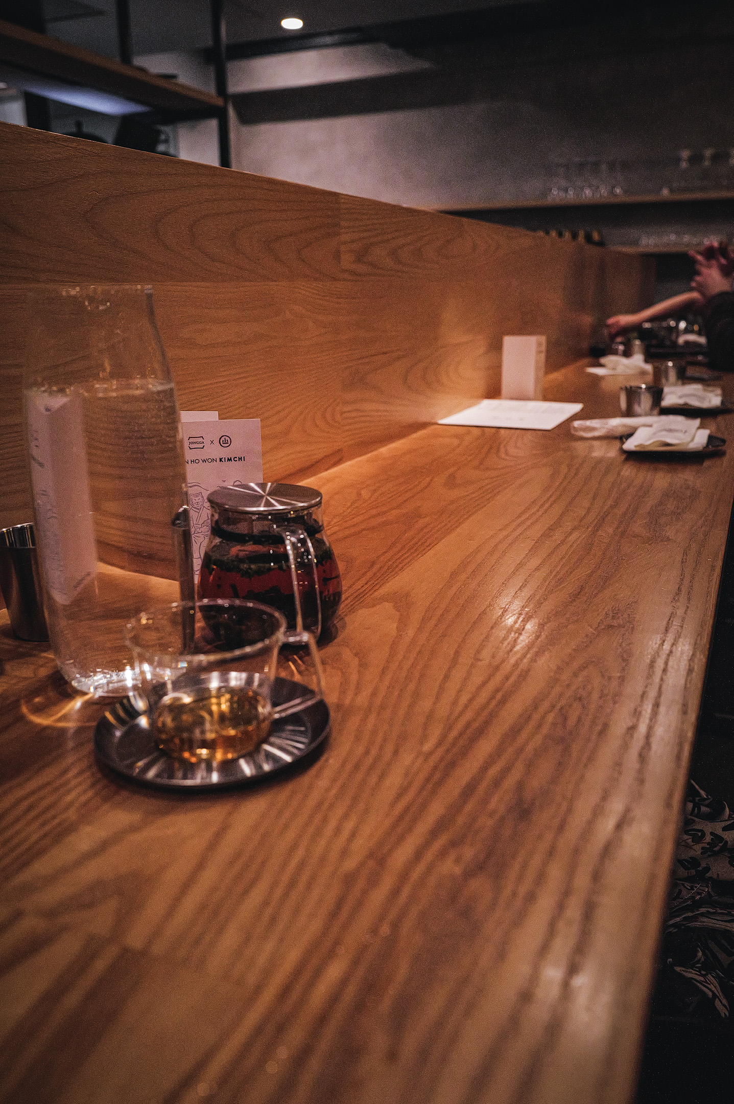 San ho won, bar table