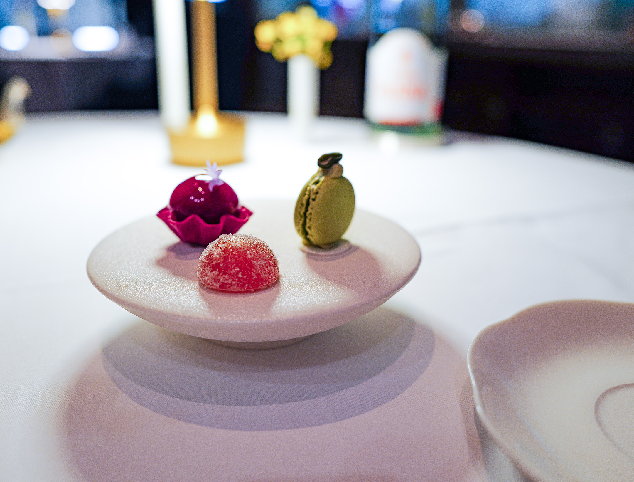 Mo bar and grill, petit fours