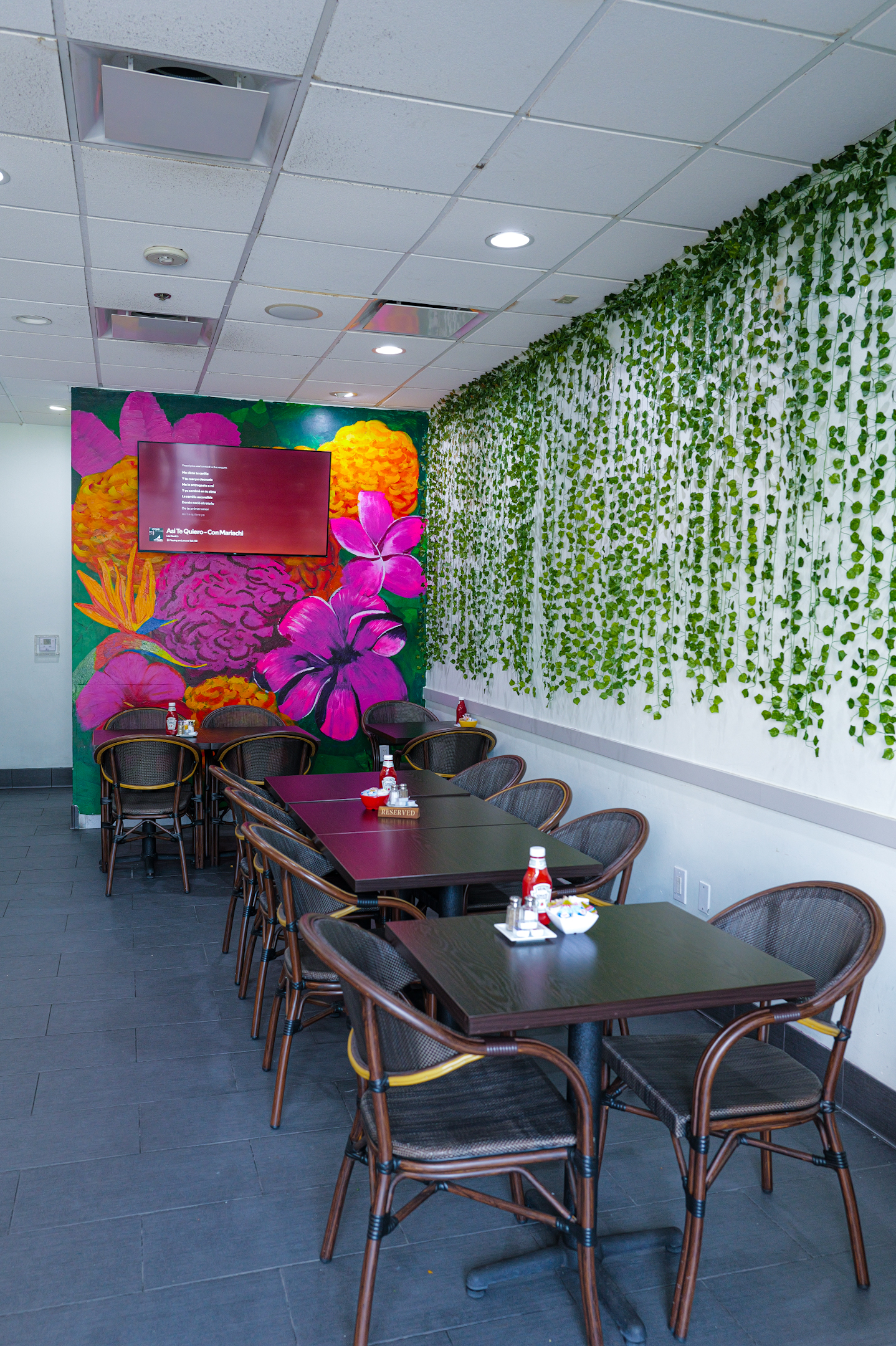 Yagul cafe inside