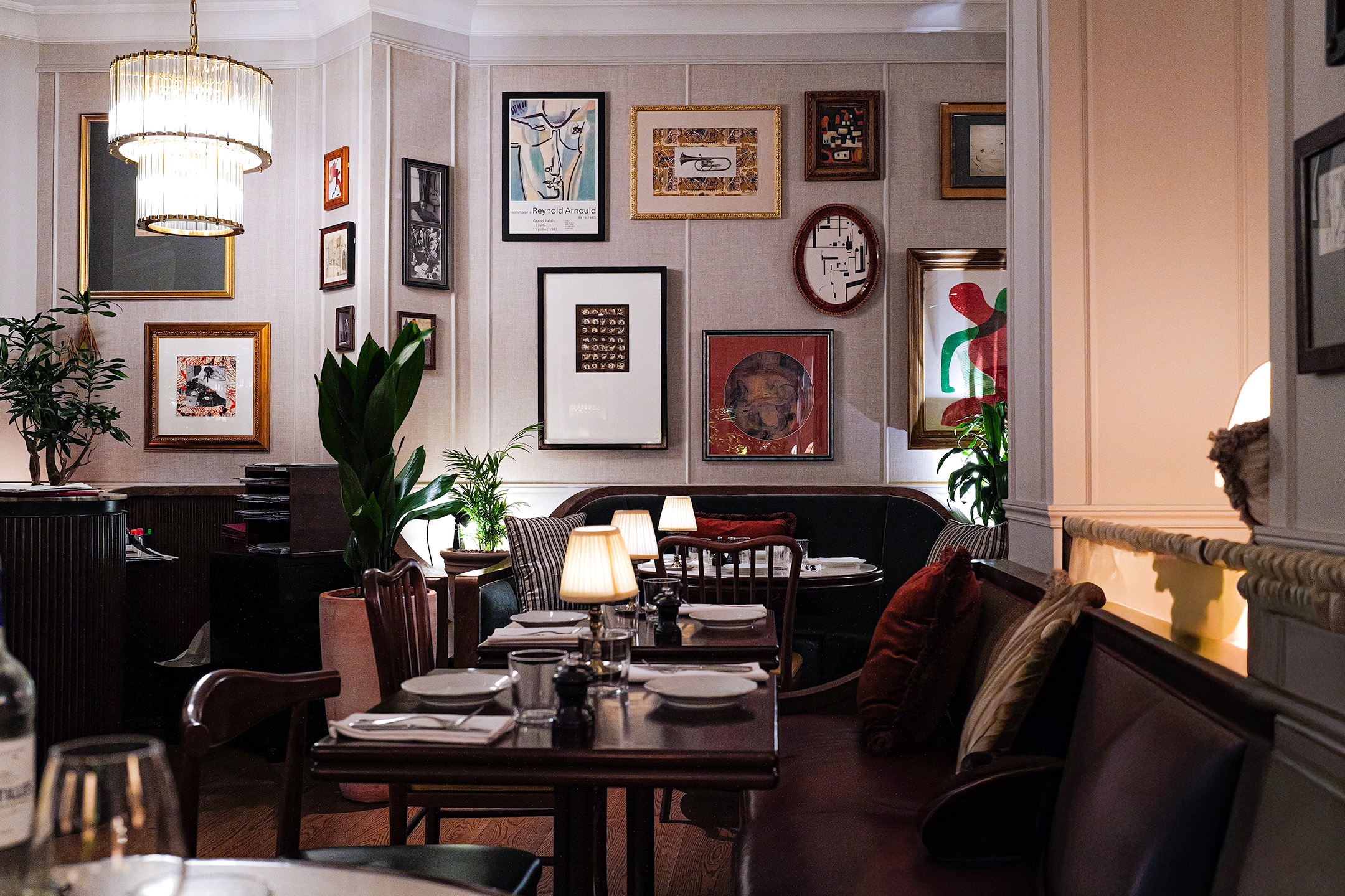 Annette restaurant decor