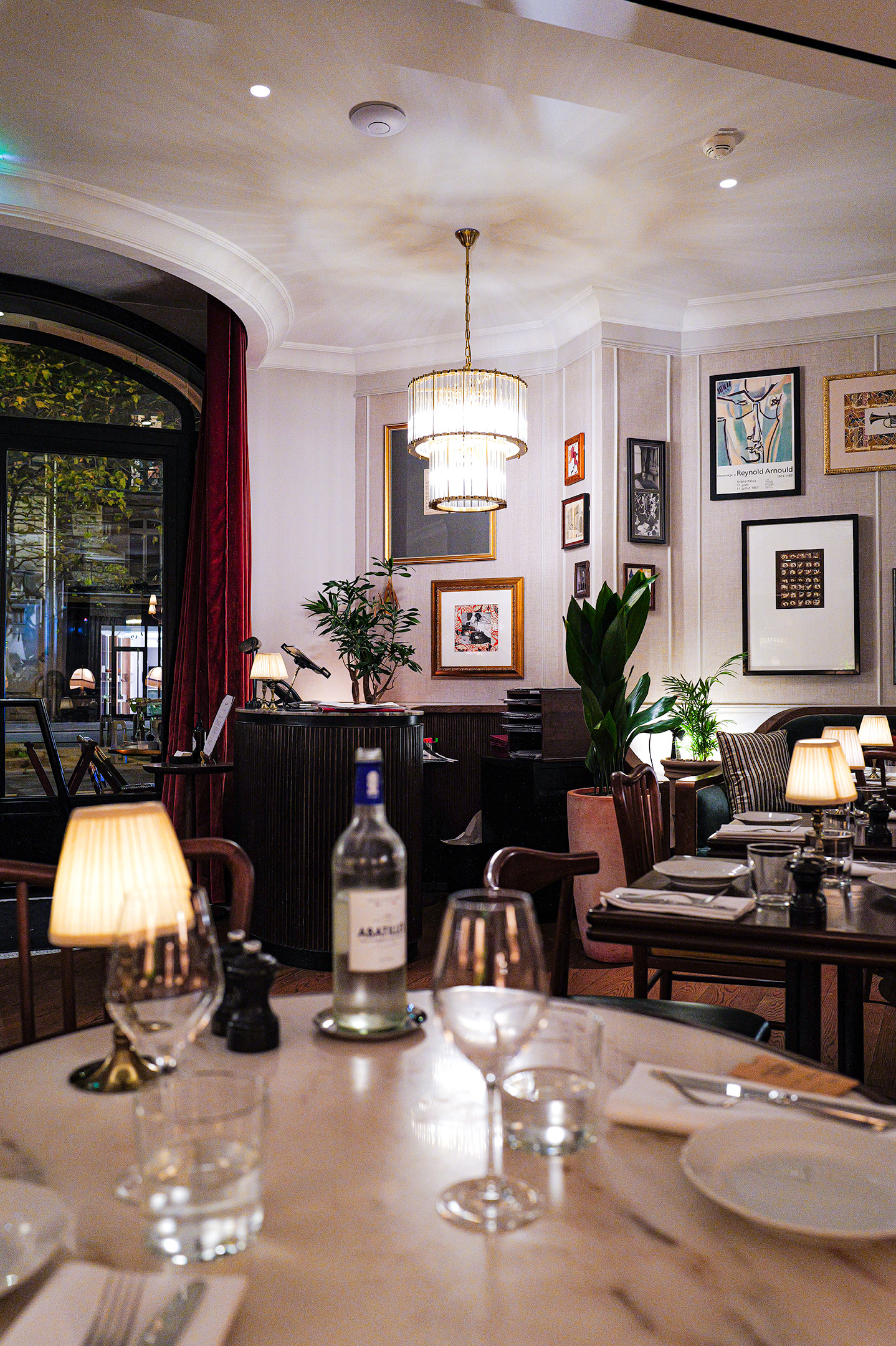 Annette restaurant decor1