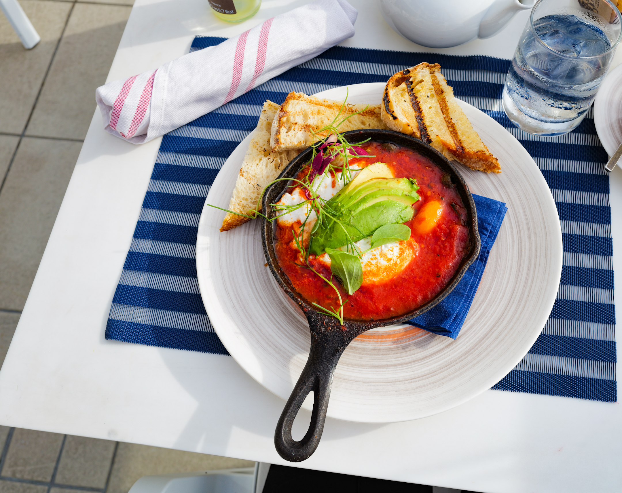 Malibu beach inn, eggs