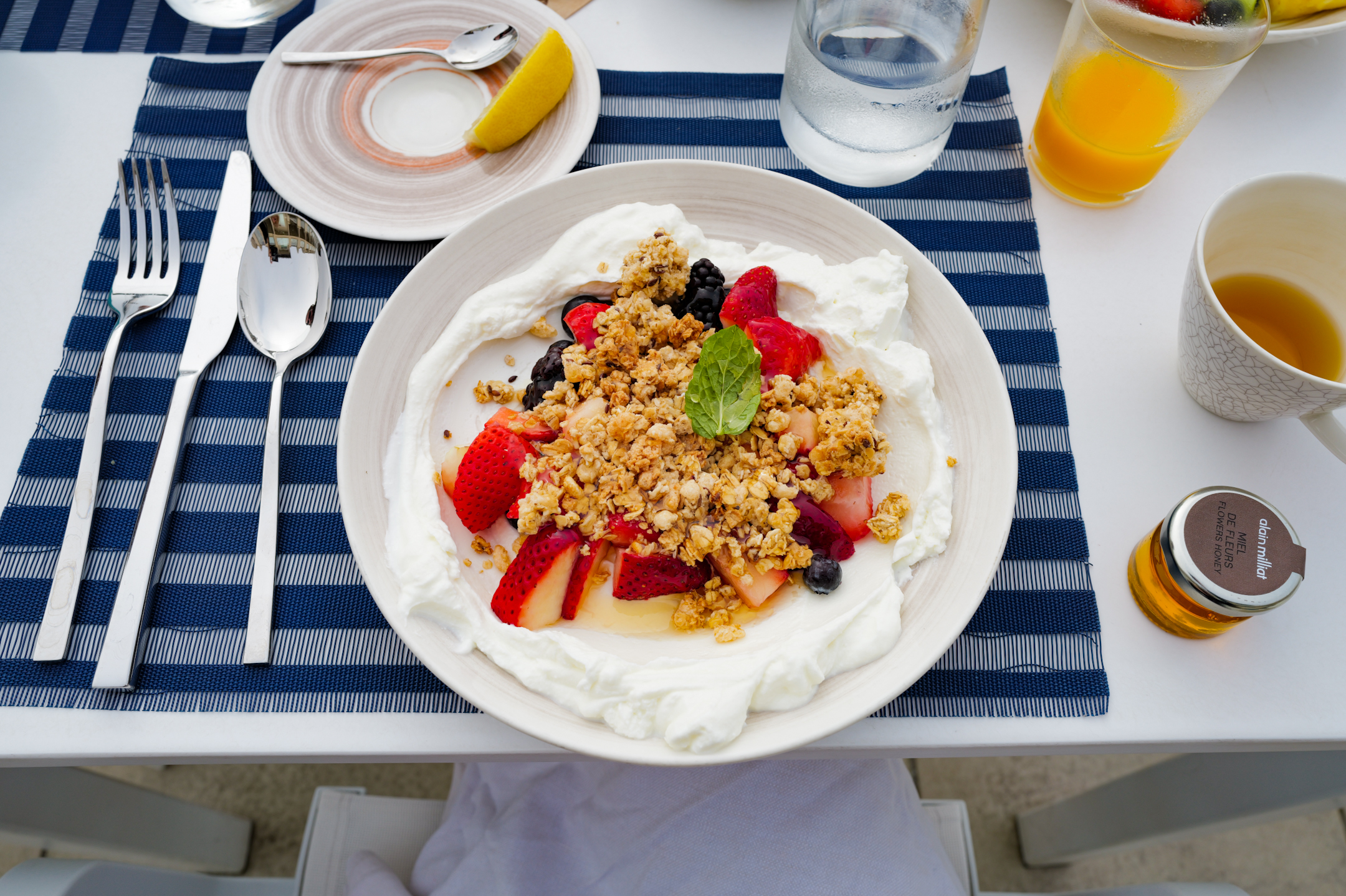 Malibu beach inn, granola