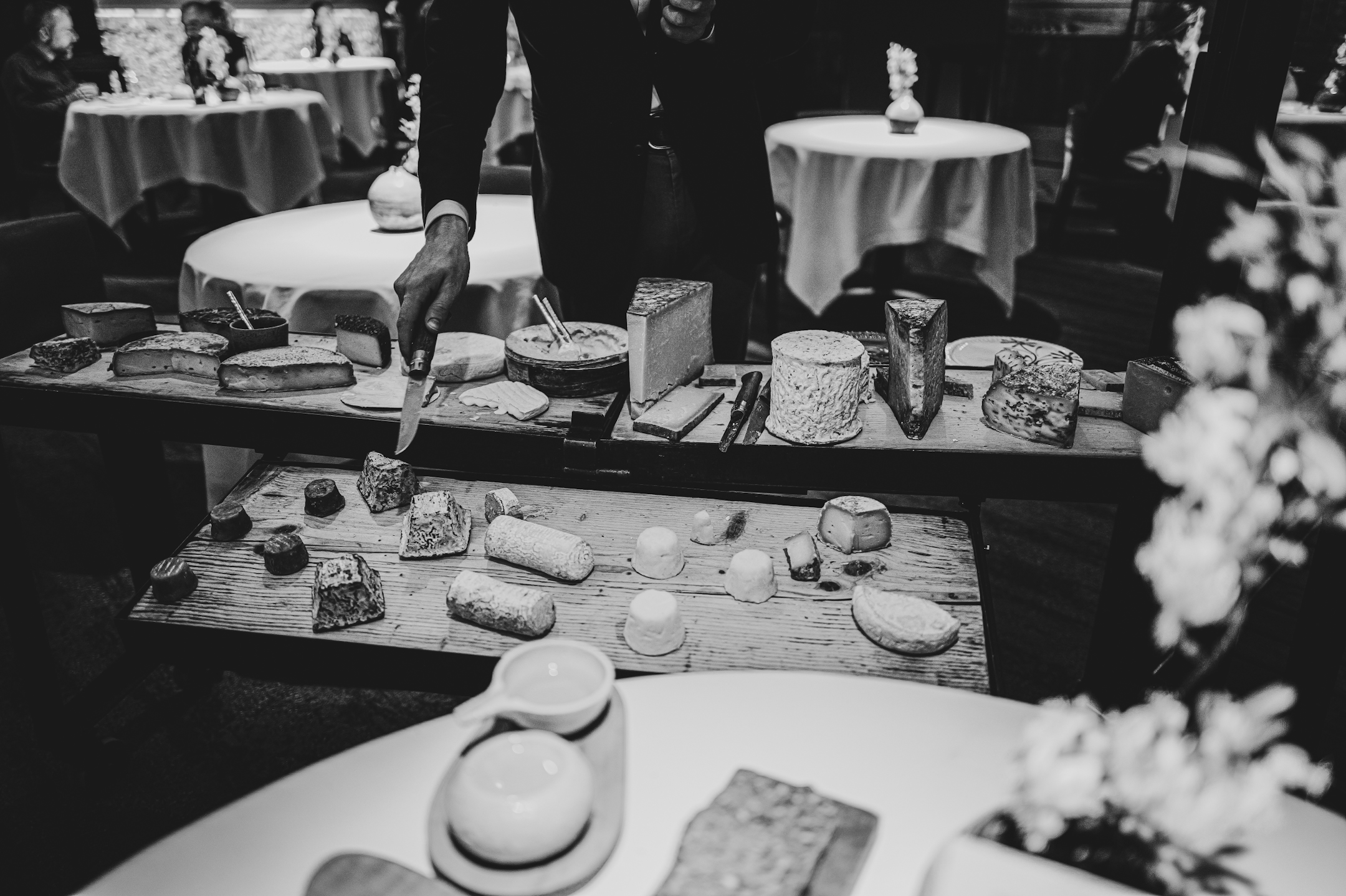 Clos de Sens cheese knife selection